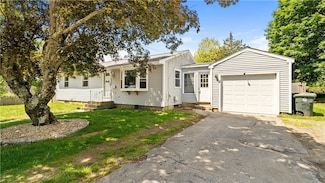 35 Meredith Dr, Coventry, RI 02816
