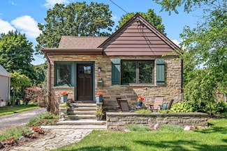 306 Ashland Ave, Highwood, IL 60040