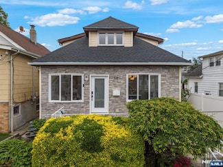 50 Morrissee Ave, Wallington, NJ 07057