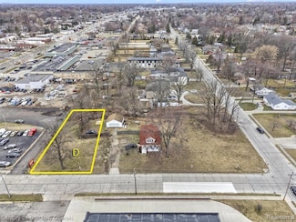 5689 Brandt St, Garden City, MI 48135