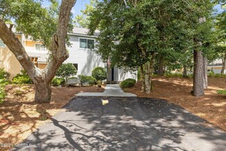 124 Lagoon Ln, Atlantic Beach, NC 28512