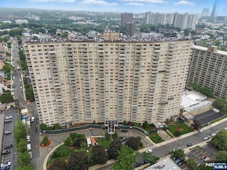 555 North Ave Unit 25L, Fort Lee, NJ 07024