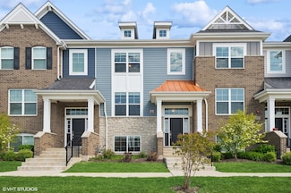 1939 Kingsley Cir, Northbrook, IL 60062