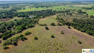 624 County Road 423, Stockdale, TX 78160