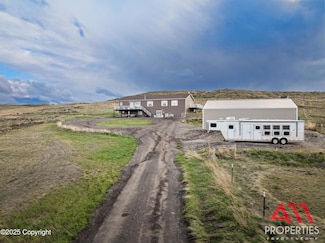 39 Dry Creek Dr, Pine Haven, WY 82721