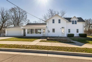 190 Beecher St, East Dubuque, IL 61025
