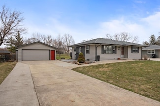 325 Ashworth Dr, Waukee, IA 50263