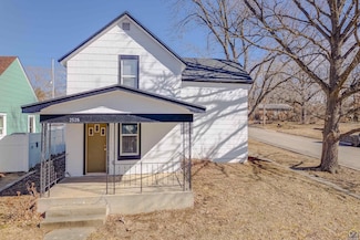 2528 SW Clay St, Topeka, KS 66611