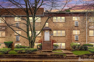 71 College Dr, Edison, NJ 08817