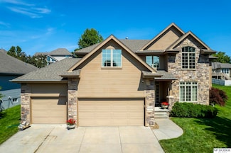 10208 Edna St, La Vista, NE 68128