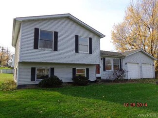 6780 Gates Dr, Derby, NY 14047