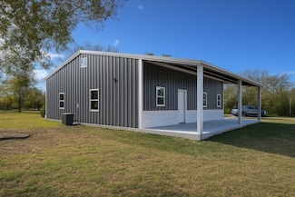 520 N 1st St, Point, TX 75472