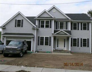 31 E Quinobequin Rd, Waban, MA 02468