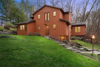 3889 Spring St NE, Solon, IA 52333