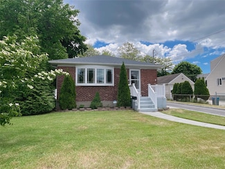 1253 Raymond Rd, North Bellmore, NY 11710