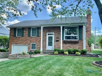 837 Maple Ln, Waterville, OH 43566