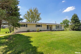 8989 241st St, Walcott, IL 52773