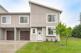 214 N McGee St, Tonganoxie, KS 66086