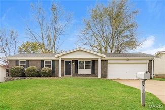 623 Riverside Dr, Saint Charles, MO 63304