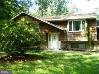 25 Oak Ct, West Berlin, NJ 08091