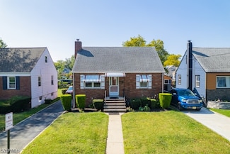 807 Carnegie St, Linden, NJ 07036