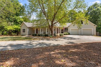 212 Valley Creek Dr, Westminster, SC 29693