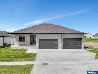 9425 Breashears St, Lincoln, NE 68516