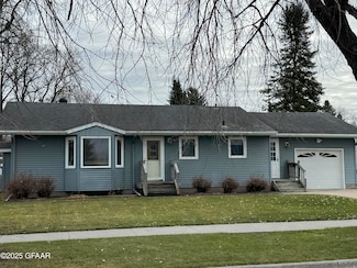 435 3rd Ave SE, East Grand Forks, MN 56721