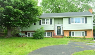 108 Fox Hill Dr, Staunton, VA 24401