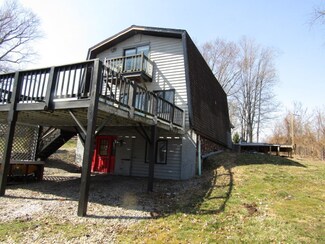 28 Oak Hill Dr, Uniontown, PA 15401