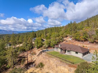578 Oakridge Dr, Grants Pass, OR 97526
