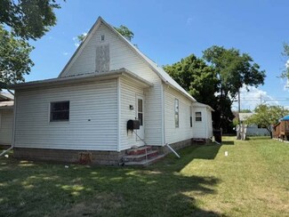 813 E 6th St, Beardstown, IL 62618
