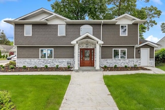 135 Park Blvd, Massapequa Park, NY 11762