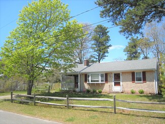 89 Kibby Ln, Dennis Port, MA 02639