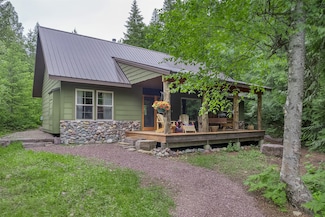983 Lake Dr, Columbia Falls, MT 59912
