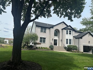 309 Cardinal Place, Paramus, NJ 07652