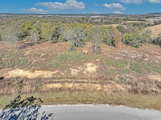 2610 Hickory Ridge Dr, Sapulpa, OK 74066