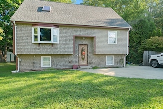 6 Jill Ct, Riverside, RI 02915