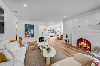 2385 Queensberry Rd, Pasadena, CA 91104