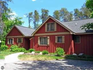 7933 Washtenaw Dr, Thompsonville, MI 49683