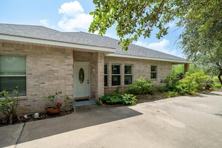 330 Spanishwoods Dr, Rockport, TX 78382