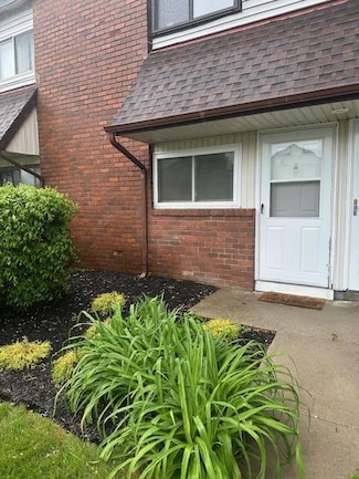 163 Pointe Cir N, Coram, NY 11727