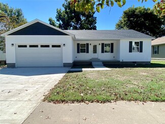 317 E Cypress St, Charleston, MO 63834
