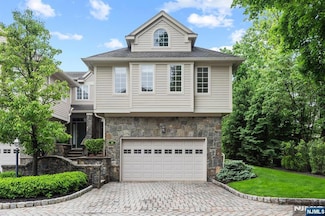 10 Kensington Ct, Tenafly, NJ 07670