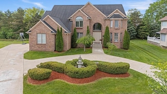 4931 Peggy St, West Bloomfield, MI 48322