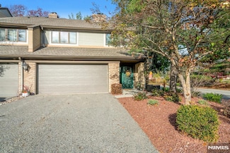 7 Sandburg Ct, Mahwah, NJ 07430