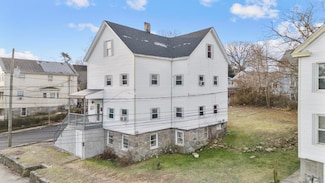 205 Shaw St, New London, CT 06320