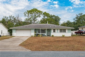 5595 W Pine Cir, Crystal River, FL 34429