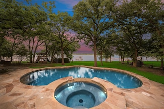 912 Kimbrough Rd, Azle, TX 76020