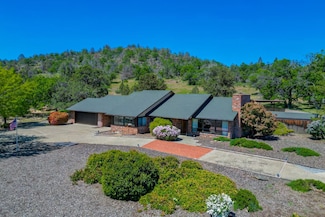 1815 Hill Cummins Ln, Yreka, CA 96097